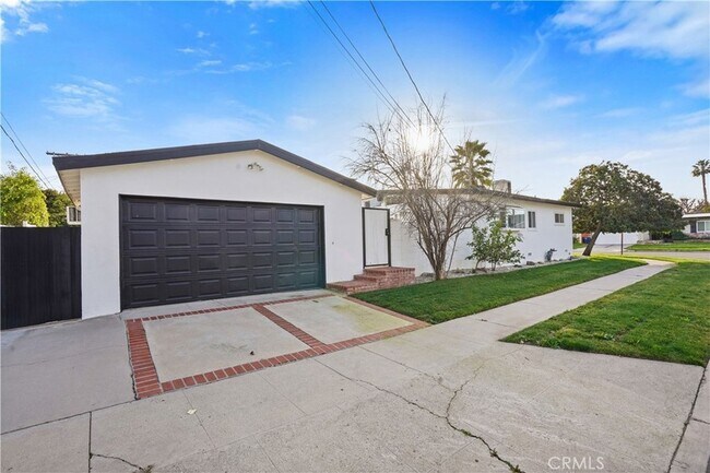 Building Photo - 5942 Graves Ave