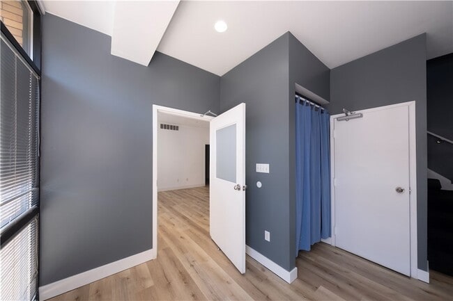 Building Photo - 232 3rd Ave