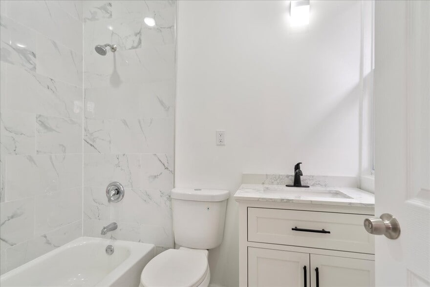 Building Photo - 815 S 12th St