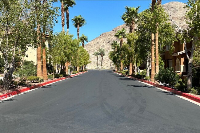 Building Photo - FULLY FURNISHED 2 BEDROOM CONDO IN THE NW WITH ATTACHED 2 CAR GARAGE