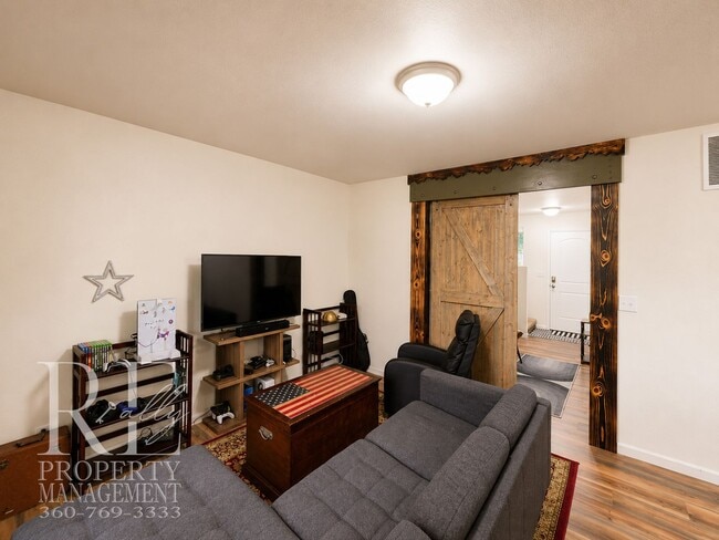 Building Photo - Spacious 3-Story Home with Flexible Living Space, Heat Pump & Private Deck Retreat