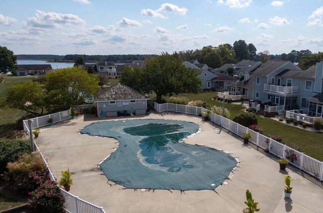 Building Photo - Two bedroom condo in Gull Point