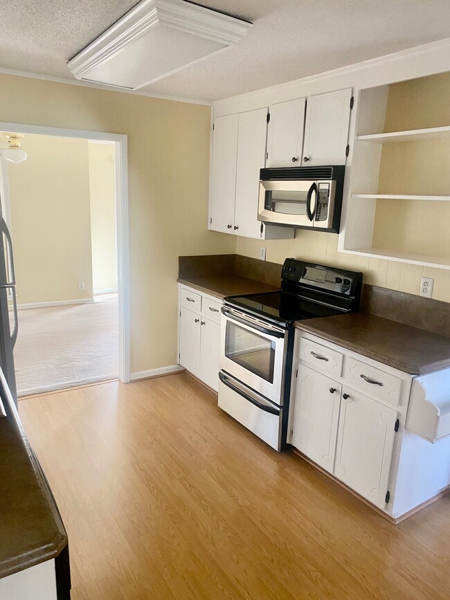 Building Photo - 214 Meadowbrook Dr