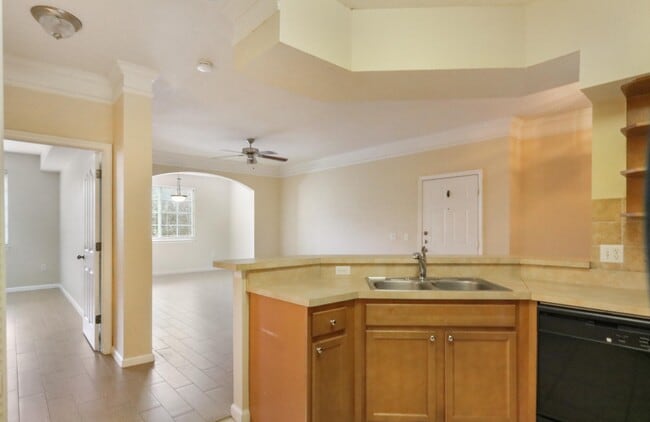 Building Photo - 3205 Myrtlewood Cir E