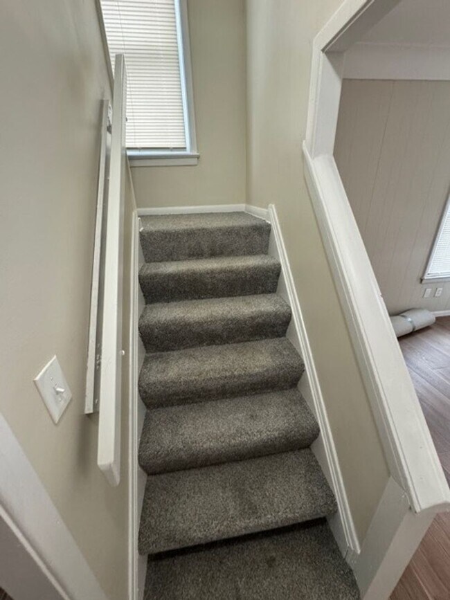 Building Photo - Charming 3-Bedroom Property in Prime Location