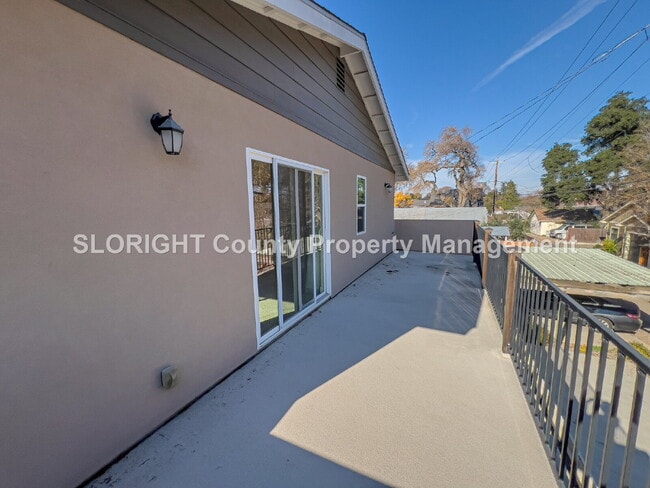 Building Photo - AVAILABLE NOW - Spacious Home Close to Downtown Paso Robles - 3 Bed / 2.5 Bath