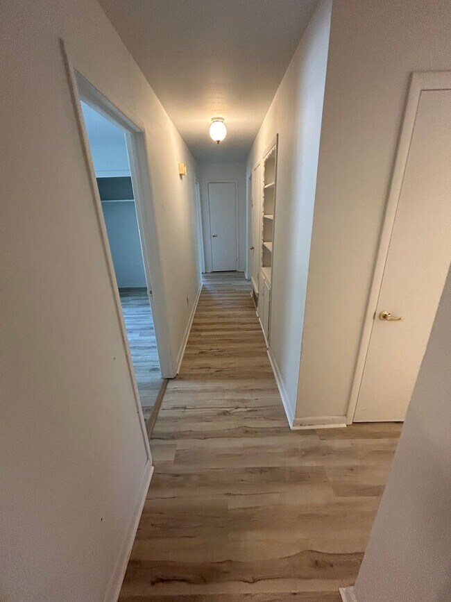 Building Photo - 2820 Yorkshire St