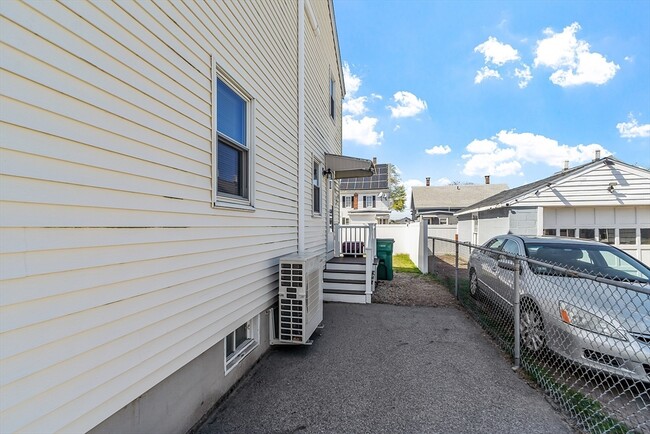 Building Photo - 31 Blossom St