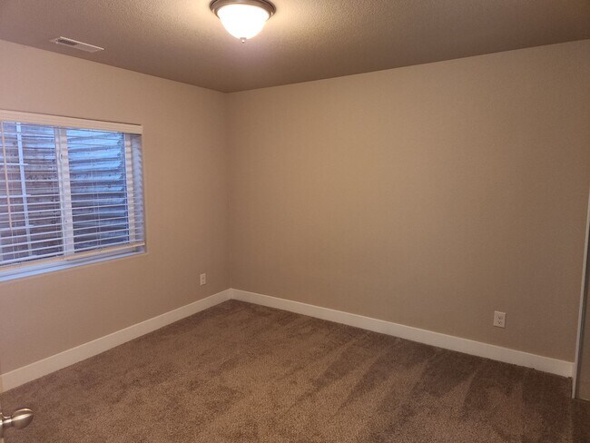 Building Photo - Broadmoor View Subdivision Rancher, Over 2,900 Sq. Ft.