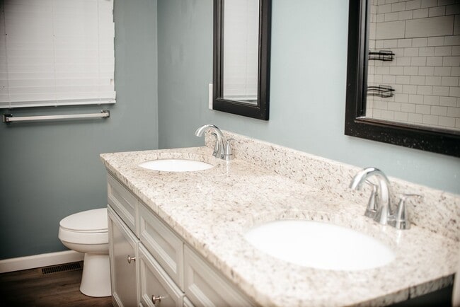 Building Photo - 1449 Jill Dr