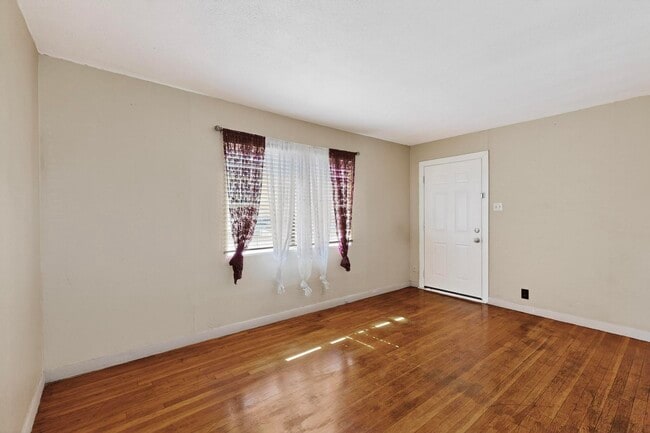 Building Photo - 165 Hilton Ave NW