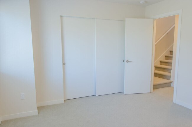Building Photo - 3Bd/2.5Ba Seattle Townhouse
