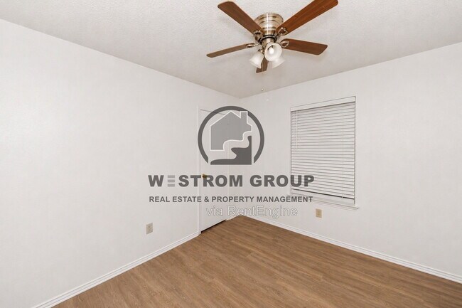 Building Photo - 316 Crowe Dr