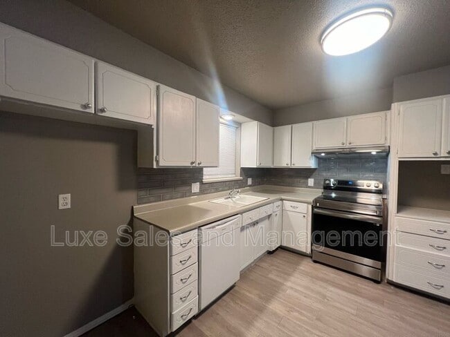Building Photo - 503 Turtle Creek Dr