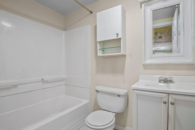 Building Photo - 31 Devereux Ave