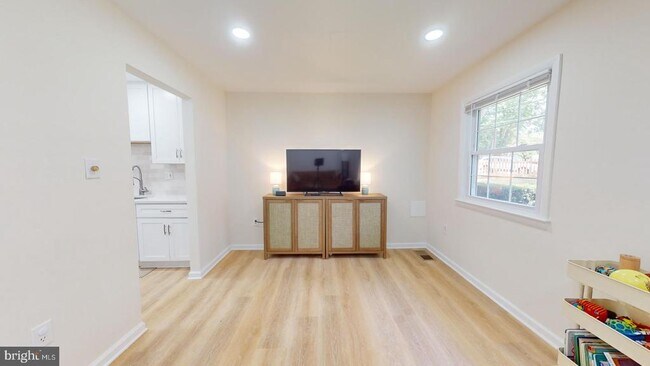 Building Photo - 5810 Helmsdale Ln