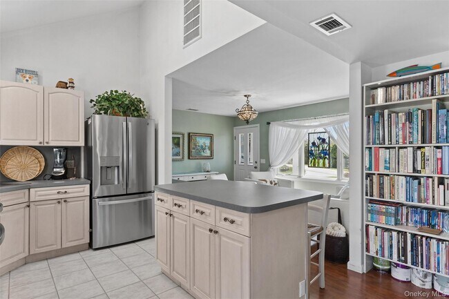 Building Photo - 1600 Captain Kidd Dr