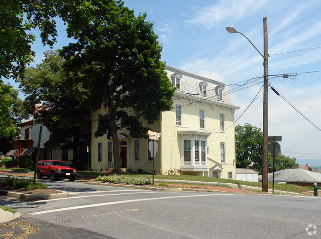 Building Photo - 178 S Prospect St