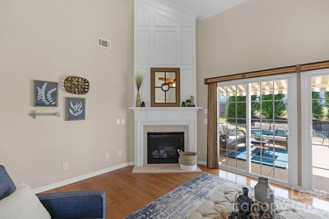 Building Photo - 2076 Belair Dr