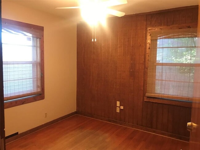 Building Photo - 1806 Foxwood Rd