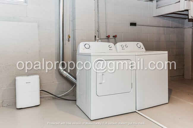 Building Photo - 3911 E Douglas Ave