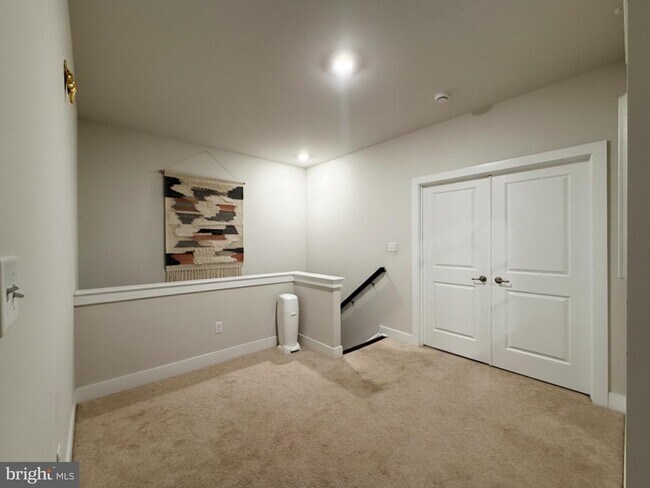 Building Photo - 16 Lochiel Ln