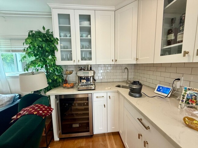 Building Photo - 4 Bedroom/ 3 Bathroom in Dublin!!