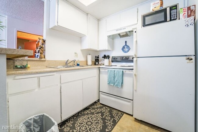 Building Photo - Studio, 1 bath Apartment - 240 Iron Dr