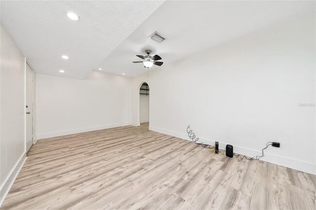 Building Photo - 566 Sunridge Woods Blvd