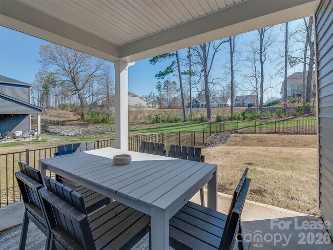Building Photo - 4009 Woodland View Dr