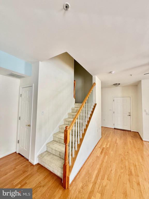 Building Photo - 6814 Sabbarton Pl