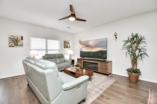 Building Photo - 4653 Cleo Day Dr