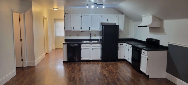 Building Photo - 57 Veterans Aly