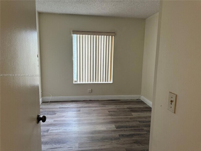 Building Photo - 1013 Green Pine Blvd