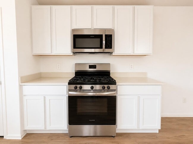 Building Photo - 1515 Las Cuevas Dr