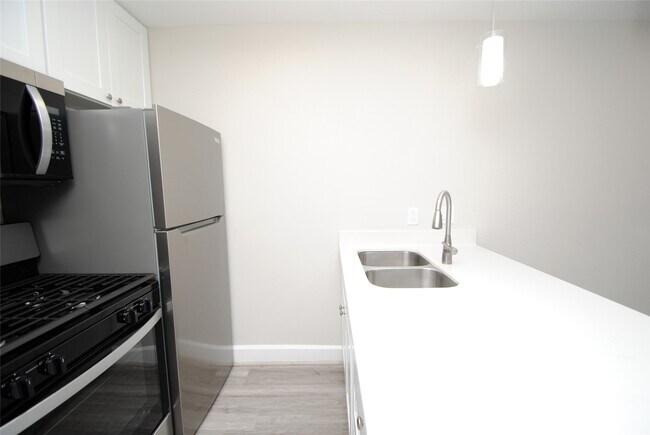 Building Photo - 2515 Yoakum Blvd