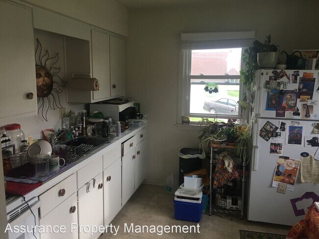 Building Photo - 1015 W Benton St