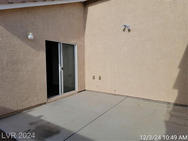 Building Photo - SILVERADO RANCH SINGLE STORY PATIO HOME IN...