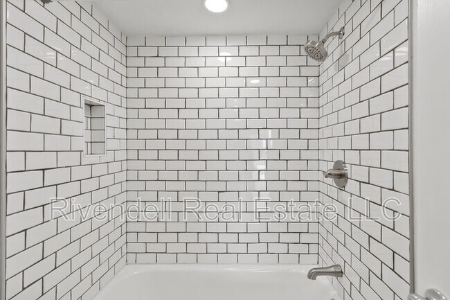 Building Photo - 130 N Pearl St