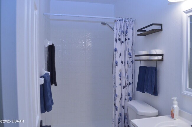 Building Photo - 175 Yorktowne Dr