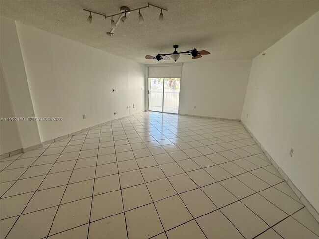 Building Photo - 7832 Collins Ave