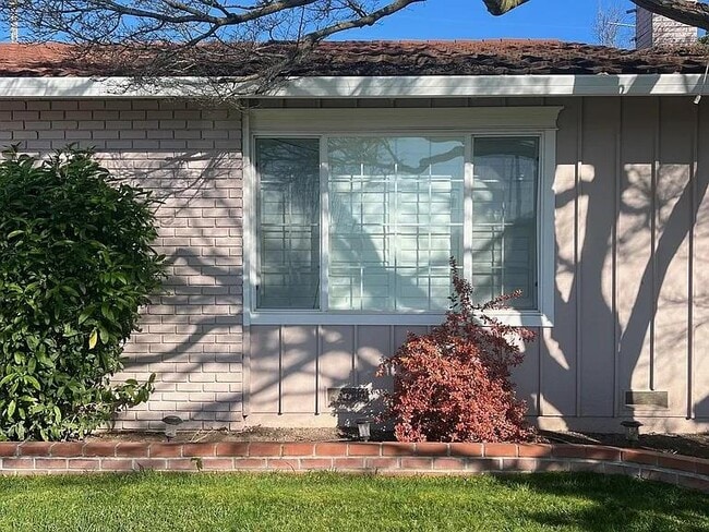 Building Photo - 6366 Tamalpais Ave