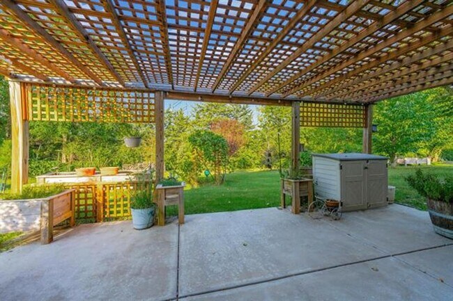 Building Photo - Large Family home in Chelsea Est. just SW ...