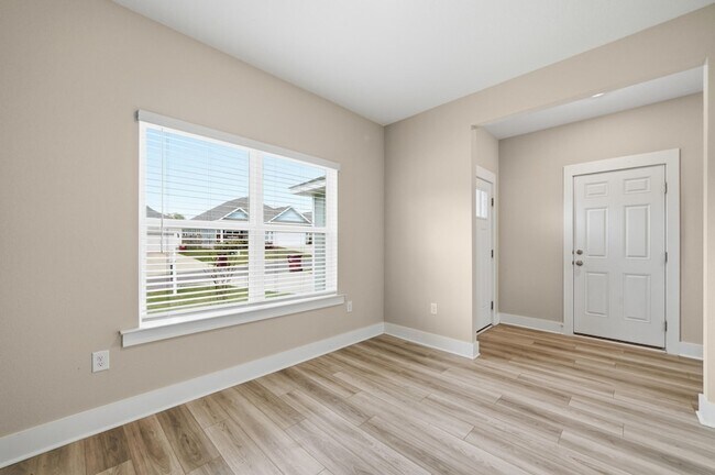 Building Photo - 201 Lyla Ln