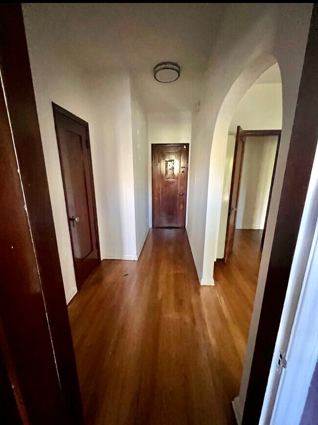 Building Photo - 367 N Orange Grove Ave