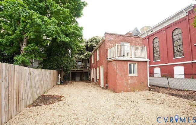 Building Photo - 12 W Clay St