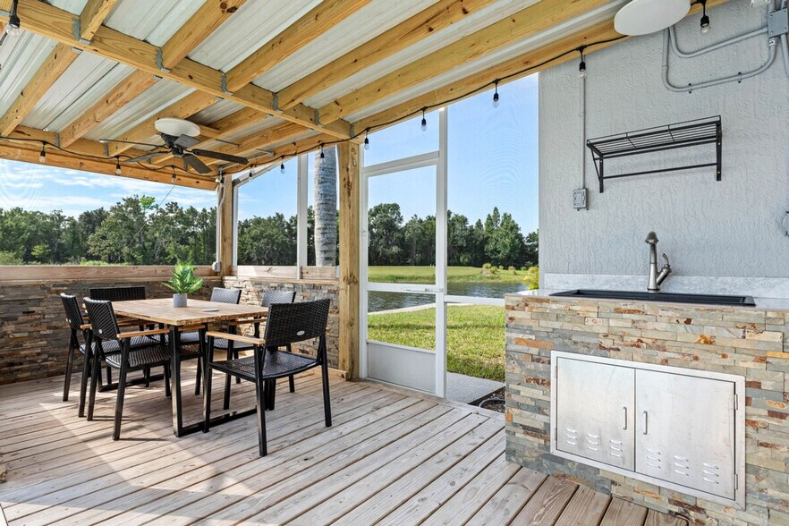 Building Photo - 826 Golf Course Pkwy