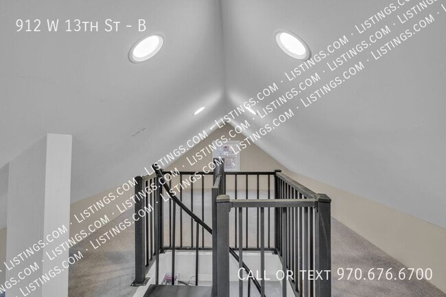 Building Photo - 912 W 13th St