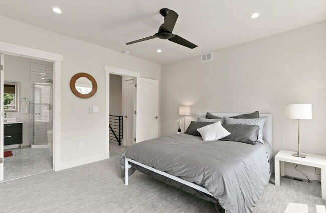 Building Photo - 2448 N High St