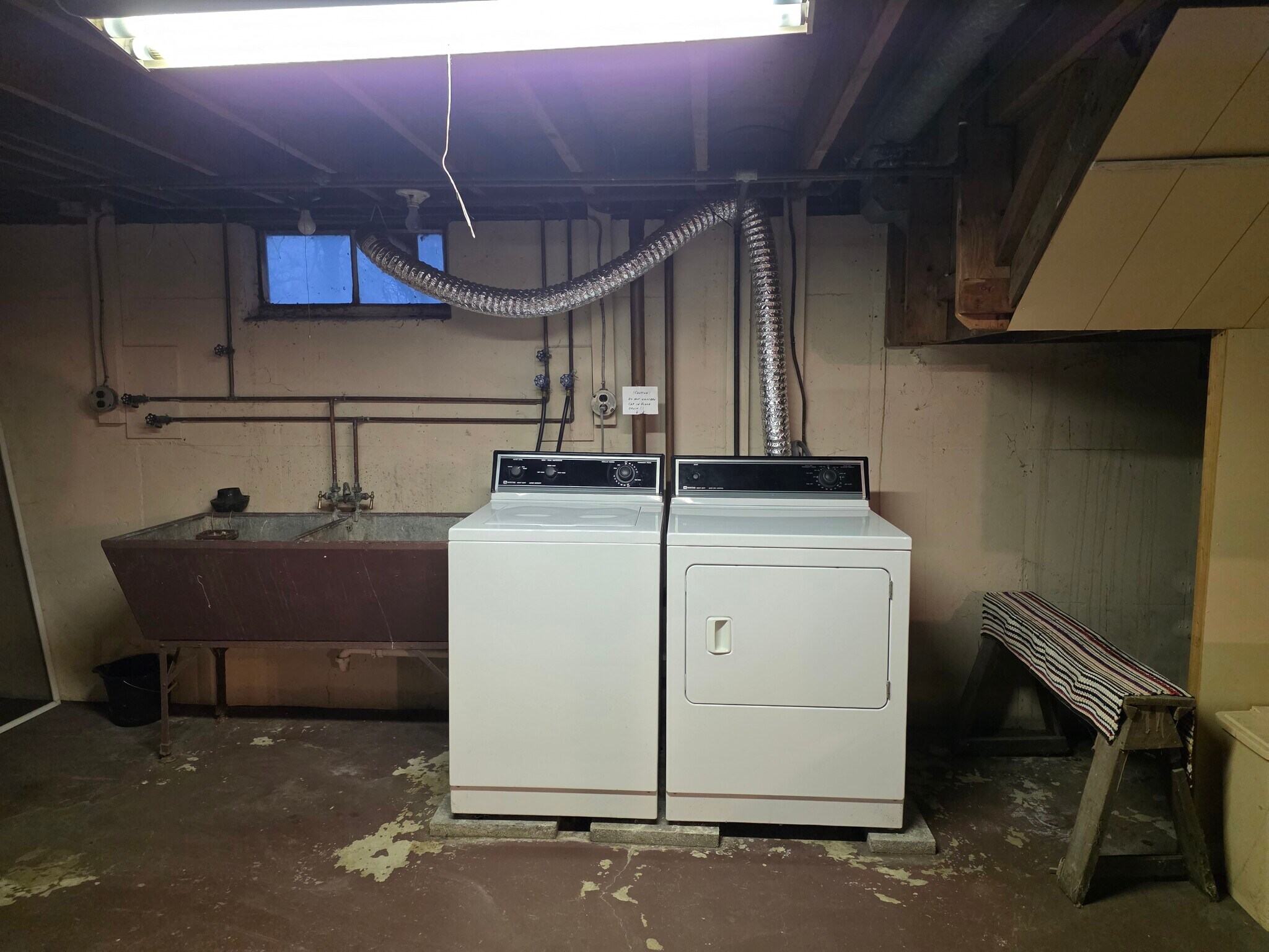 Basement/laundry - 729 Ruie Rd